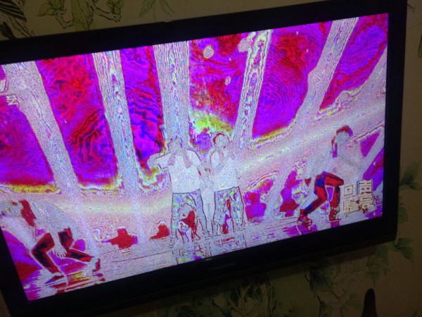 夏普電視開機(jī)為什么黑屏閃屏？